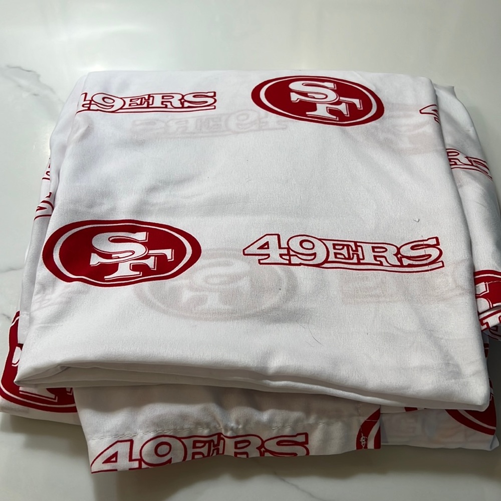 - San Francisco 49ers full/queen flat bed sheet. Perfect for any use.